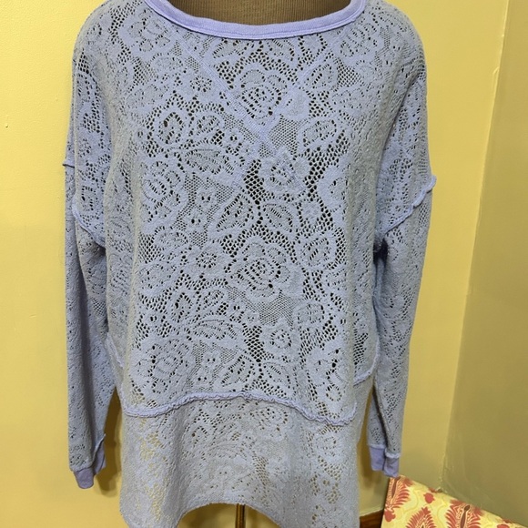 Free People  Size Small Lavender Colored Oversized Super Soft Cutout Top - Picture 4 of 14